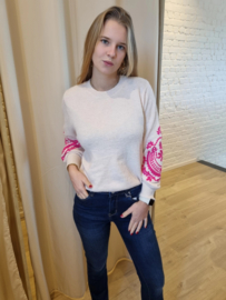 trui met broderie op de armen ecru/roze