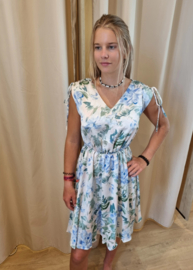 jurk met fronsmouwtjes en lichtblauw print