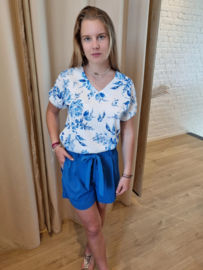 bloesje met blauwe bloemenprint