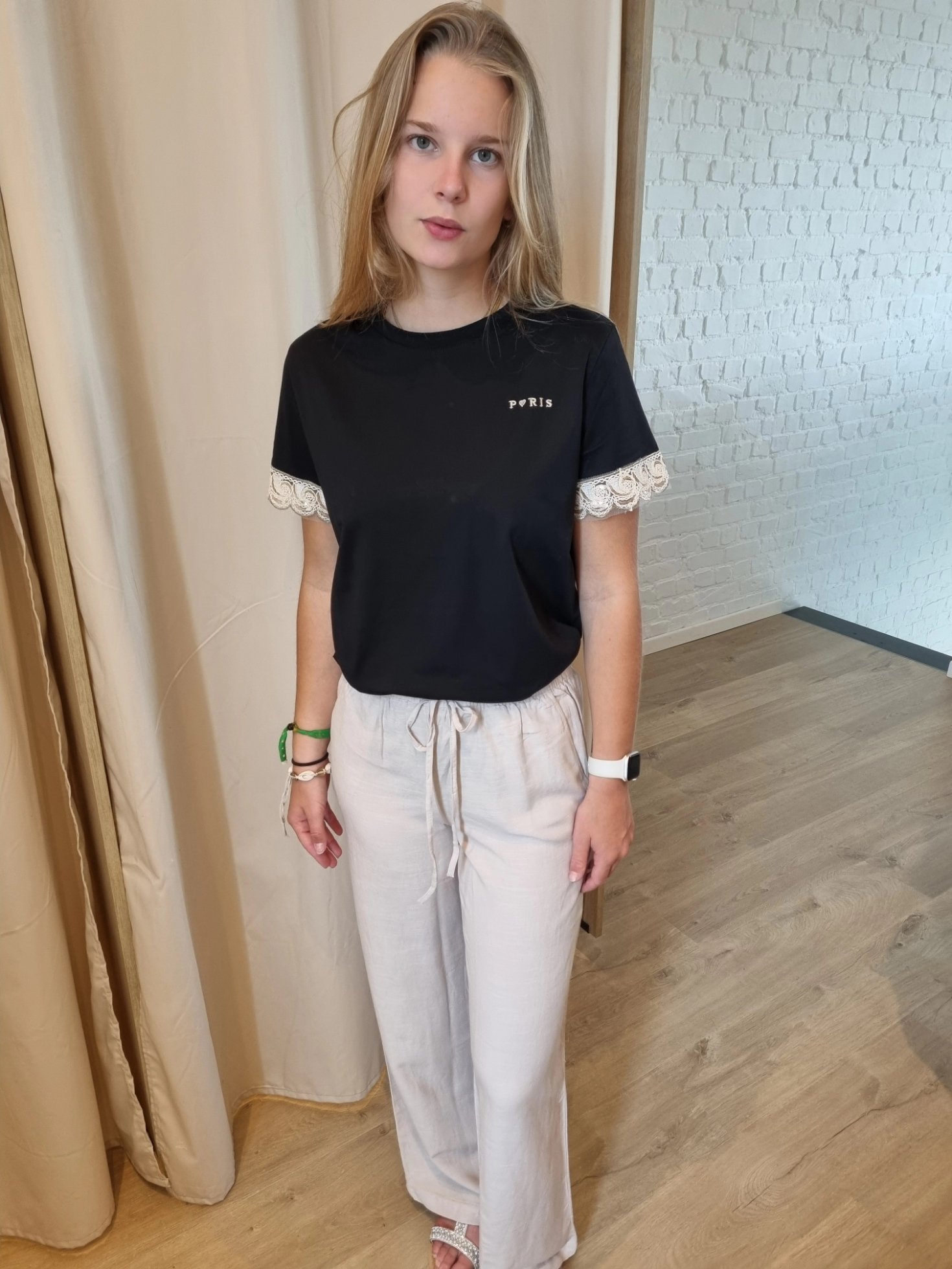 T-shirt met kanten detail aan de mouwen Paris zwart