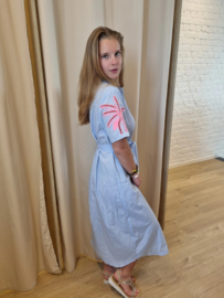 jurk met streepjes en fluo detail