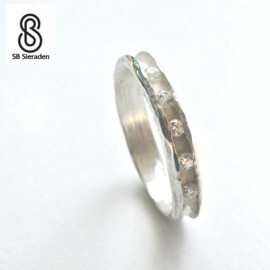 Unieke zilveren ring met 5 diamanten