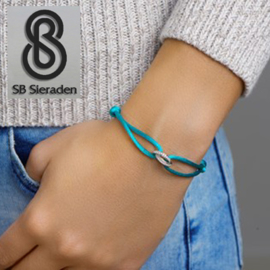 Zilveren RINGETJES armband met satijnkoord.
