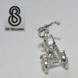 Zilveren DRIEWIELERr als bedel of Charm