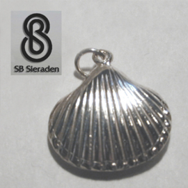 Zilveren SCHELP als bedel of Charm