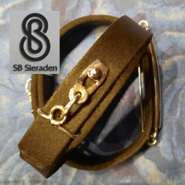 Leren Armband met echt zilveren As kokertje en sluting.
