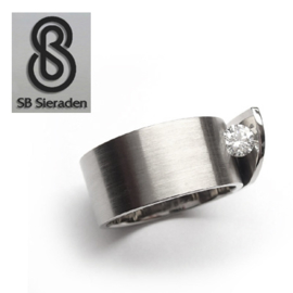 10mm brede zilveren ring met 1 zirconia 5mm