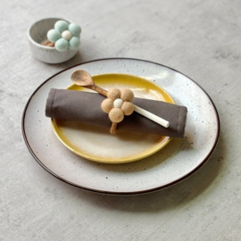 Napkin holder flower creme