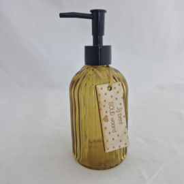 Zeeppomp met houten label 'Jij bent goud waard ♥'