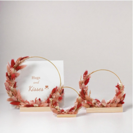 Flower hoop 'Hugs and kisses'