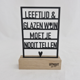 Houten quote/kaart/decoratie 'Leeftijd en glazen wijn moet je nooit tellen ♥'