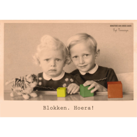 Kaartje 'Blokken. Hoera!' (Min. van Unieke Zaken)