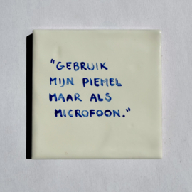 Tegel: "Gebruik mijn piemel maar als microfoon."