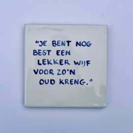Tegel: "Je bent nog best een lekker wijf voor zo'n oud kreng."