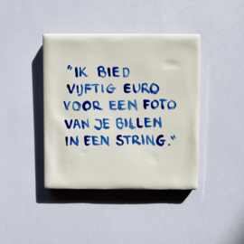 Tegel: "Ik bied vijftig euro voor een foto van je billen in een string."