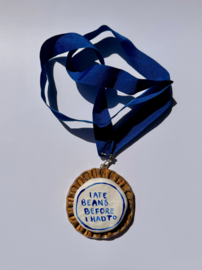 Medaille: I ate beans before I had to