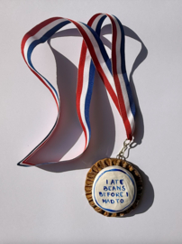 Medaille: I ate beans before I had to