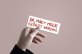 Stickerset: Er moet meer gebeft worden.