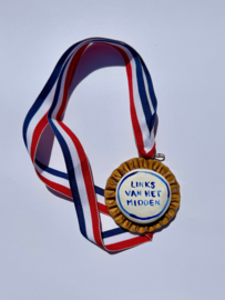Medaille: Links van het midden