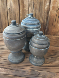 Houten pot met deksel op standaard S H.18 D.11