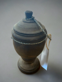 Houten pot met deksel op standaard M H.22 D.11