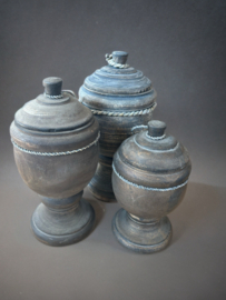 Houten pot met deksel op standaard S H.18 D.11