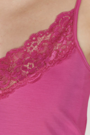 LYOCELL TOP MET SPAGHETTIBANDJES EN KANTDETAIL