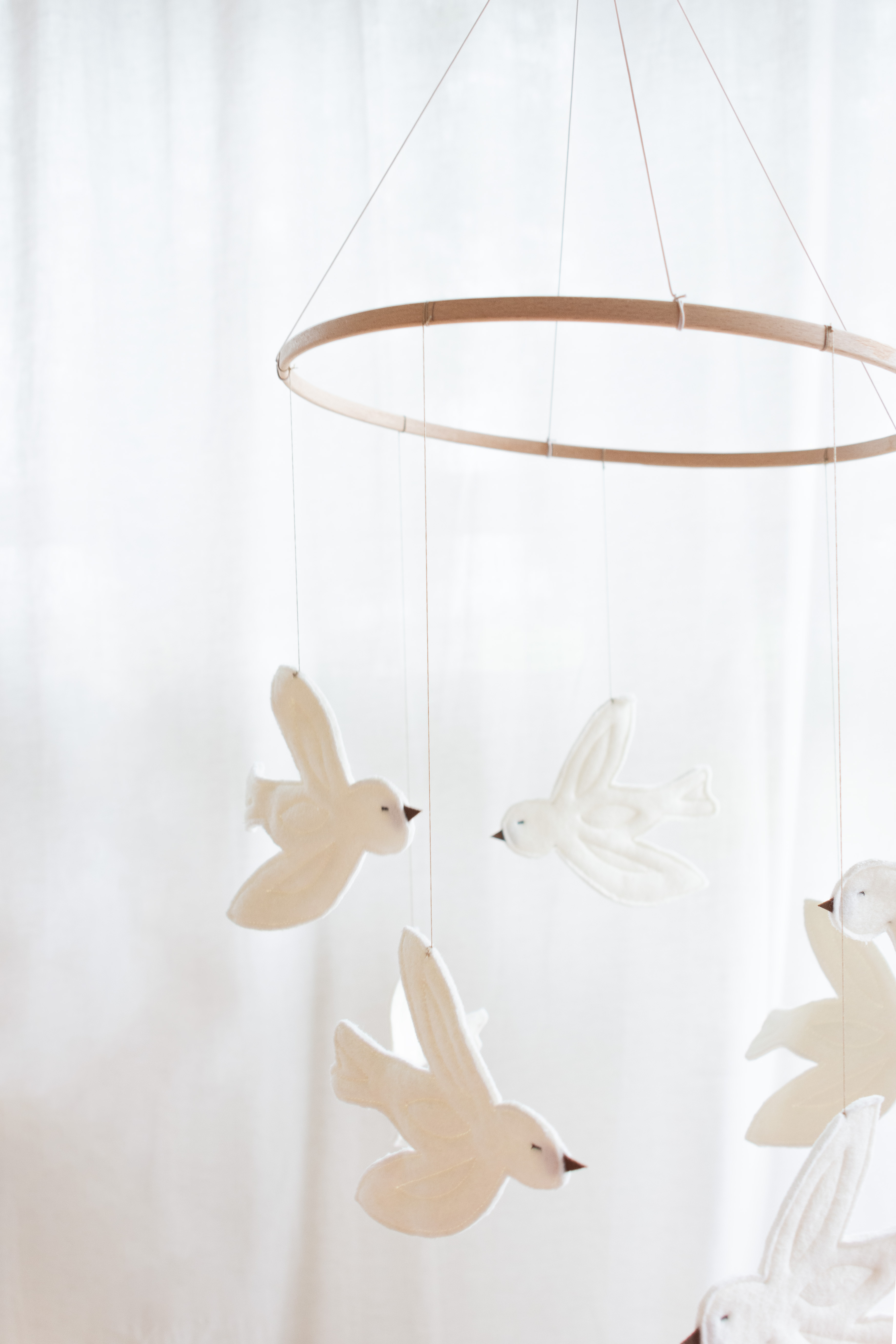 Mobiel | birds in off-white