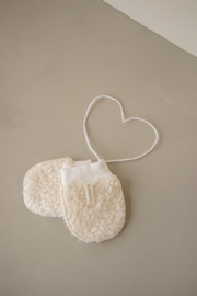 Handschoentjes | teddy met koordje  4 - 12 maanden