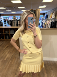 Rokje geel met gouden  knoopjes