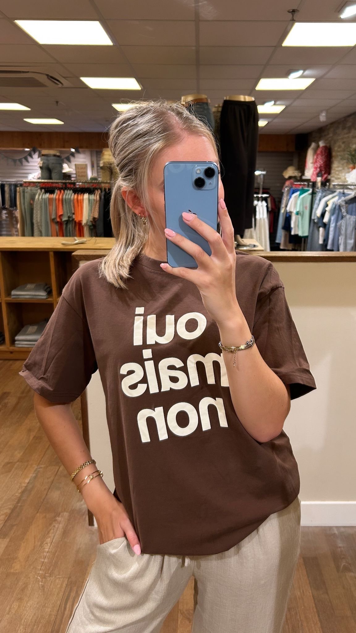 T-shirt bruin met tekst
