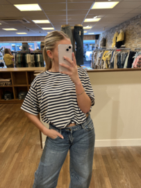 Blauw wit gestreept t-shirt met elastiek in de band