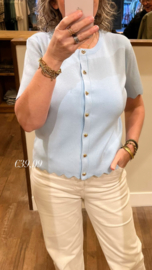 Vest korte mouw baby blauw met hartjes knoopjes