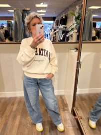 Garcia sweater creme met bruine letters