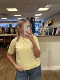 Polo zacht geel fijn gebreid