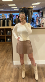 Rokje beige geplooid met gladde band bovenkant hij is super stretch