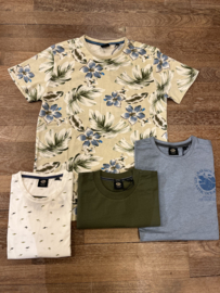 Petrol T-shirt creme met blauw/groene bloemen print 655