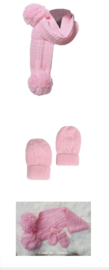 babymutsje, sjaal en wantjes roze