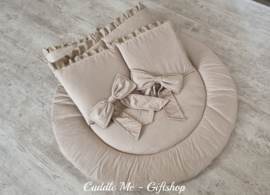 Boxaankleding "Suedine & Ruffles" -  Rond