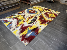Ikat desigen tapijt 248x169cm