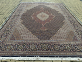 Tabriz mahi 308 x 398 cm uit Iran met zijde