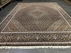 Tabriz mahi 250x320 cm met zijde