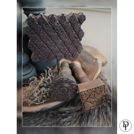 Batikstempel met mooi gekleurd handvat