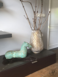 Blauwgroen ijzeren paard