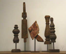 Houten pinakel ornamenten op houten standaard (type B - 1)