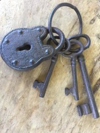 Gietijzeren sleutels met slot