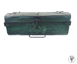 Vintage koffer van ijzer groen mooie patina