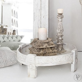 Witte maalsteen tafel