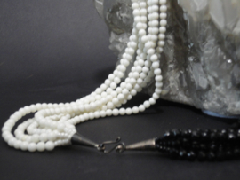 Ketting van Witte Jade, Zwarte Obsidiaan, Amethist, Rookkwarts, Carneool, Geluksamulet