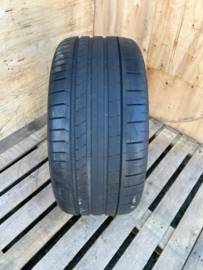 Pirelli P-Zero PZ4 275/35R19 100Y